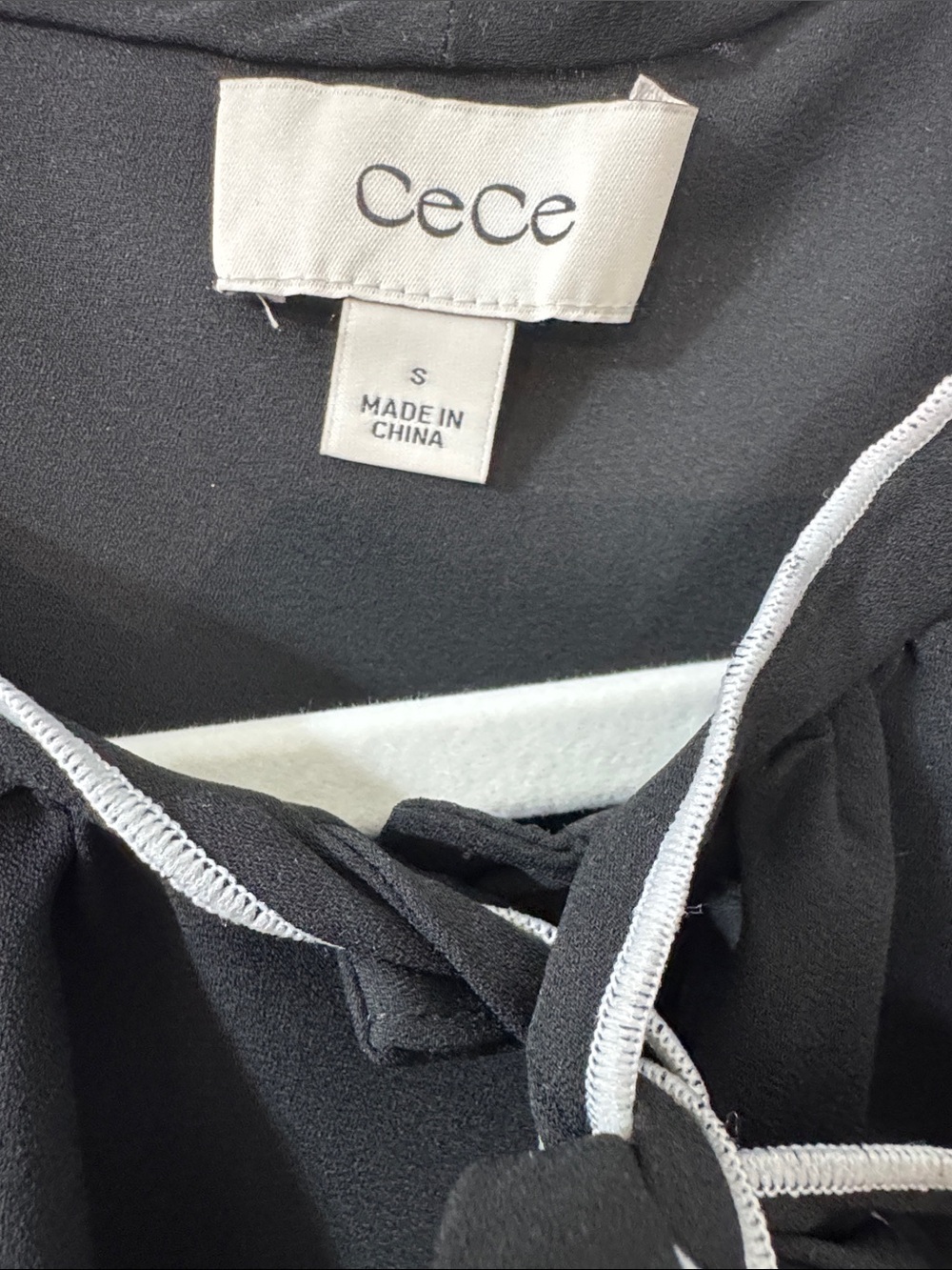 CeCe Contrast Trim Ruffle w/ Tie-Neck Blouse in Black and White Trim Size S - Picture 4 of 9
